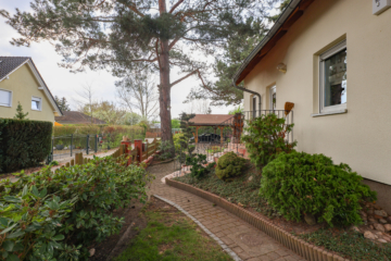 Modernes Einfamilienhaus in ruhiger Lage – Traumhaus mit Gartenparadies, 13127 Berlin, Einfamilienhaus